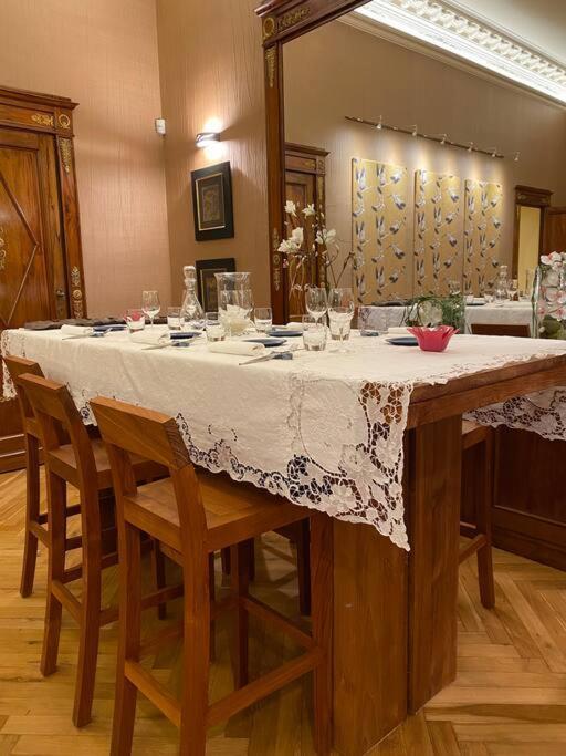 Luxury 4 Bedrooms In Apartment *