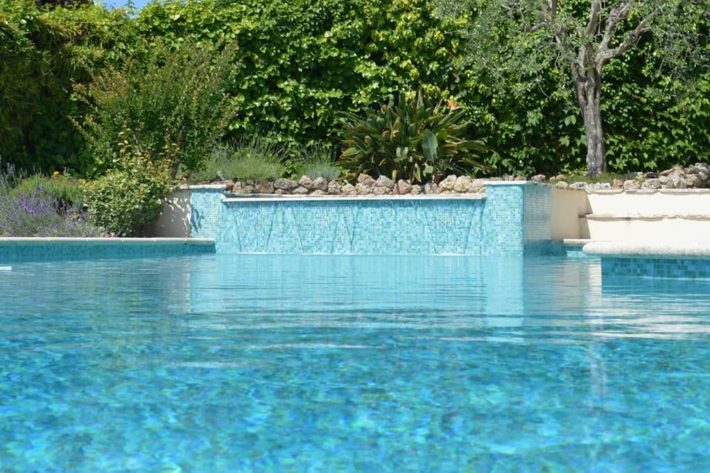 Luxury 4 Bedrooms In